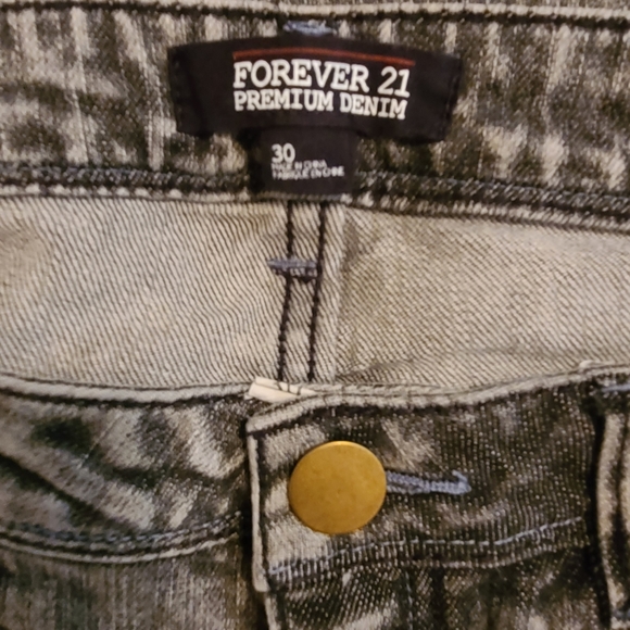 Forever 21 - Picture 14 of 16